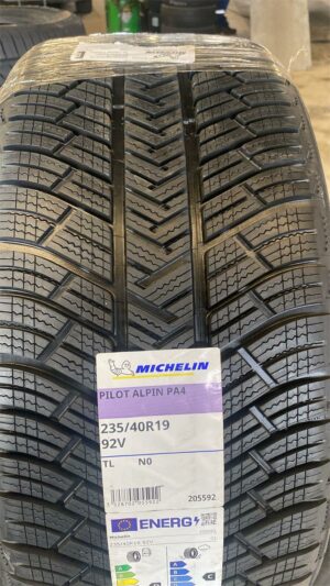 295/30R19 100W MICHELIN PILOT ALPIN PA4 XL - Image 1